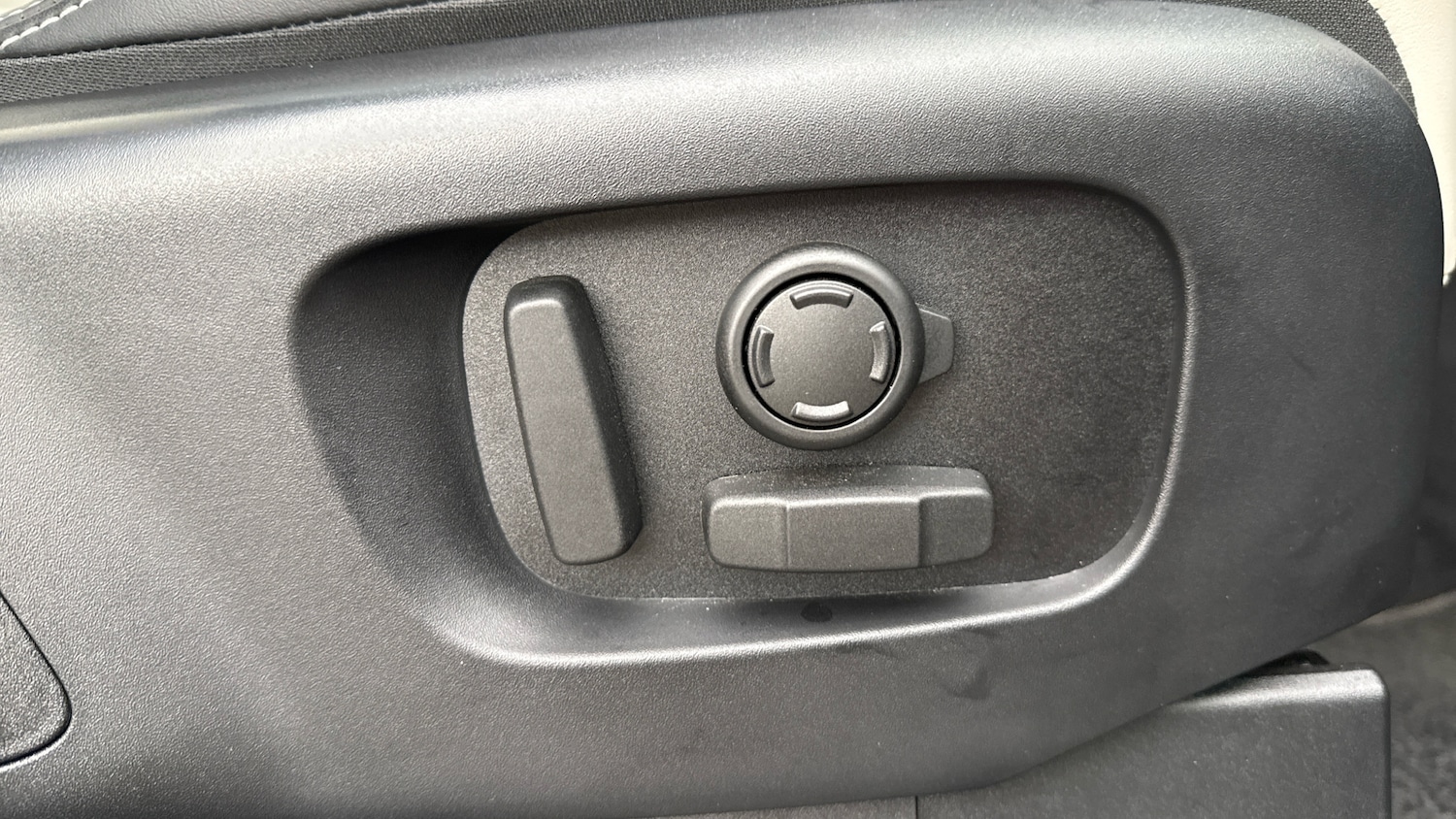 Used Land Rover Discovery 2025 for sale - 76612509: Photo 30