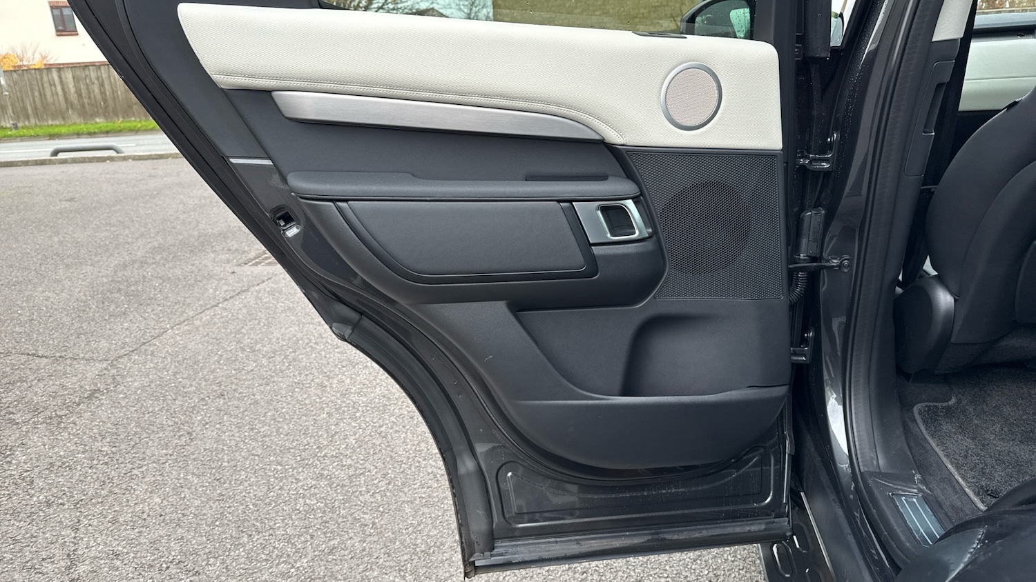 Used Land Rover Discovery 2025 for sale - 76612509: Photo 43