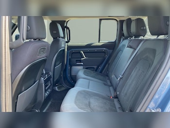 Used Land Rover Defender 2021 for sale - 78067403: Photo