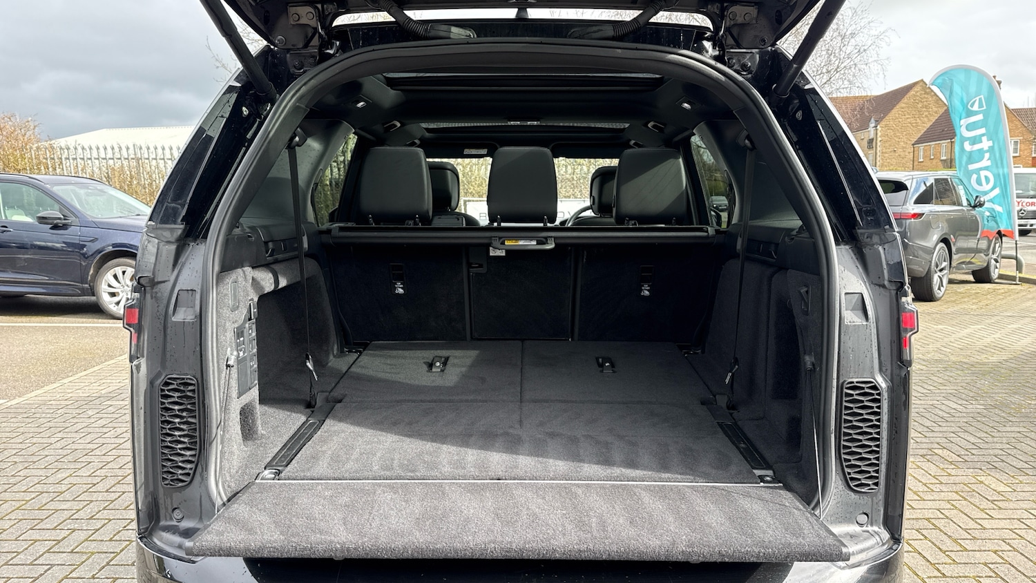 Used Land Rover Discovery 2022 for sale - 77915887: Photo 10