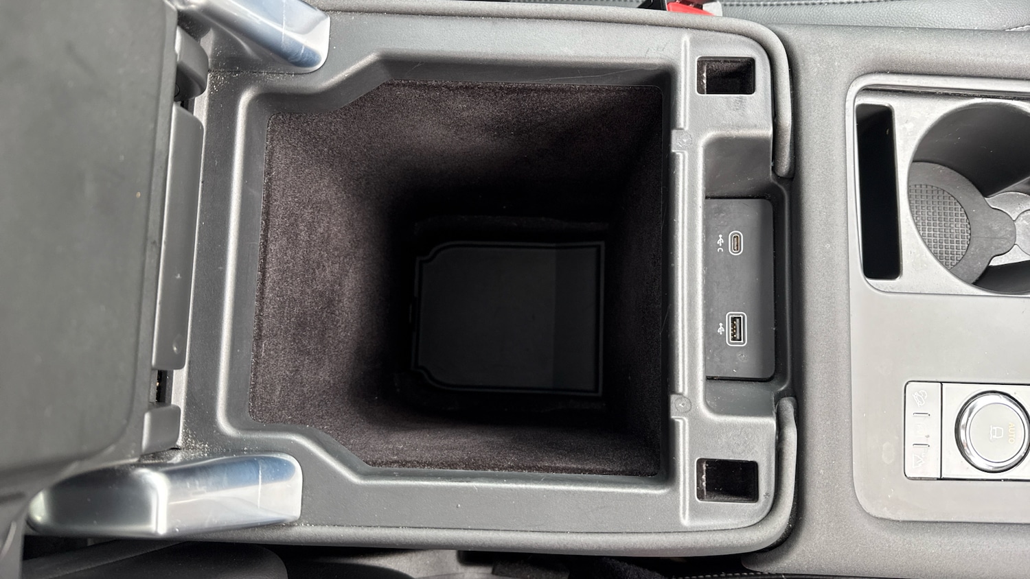 Used Land Rover Discovery 2022 for sale - 77915887: Photo 32