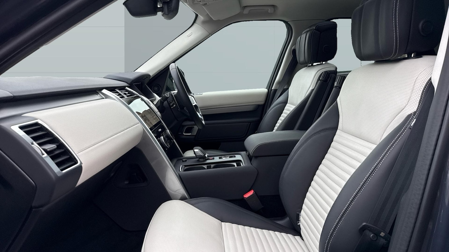 Used Land Rover Discovery 2025 for sale - 76777926: Photo 3