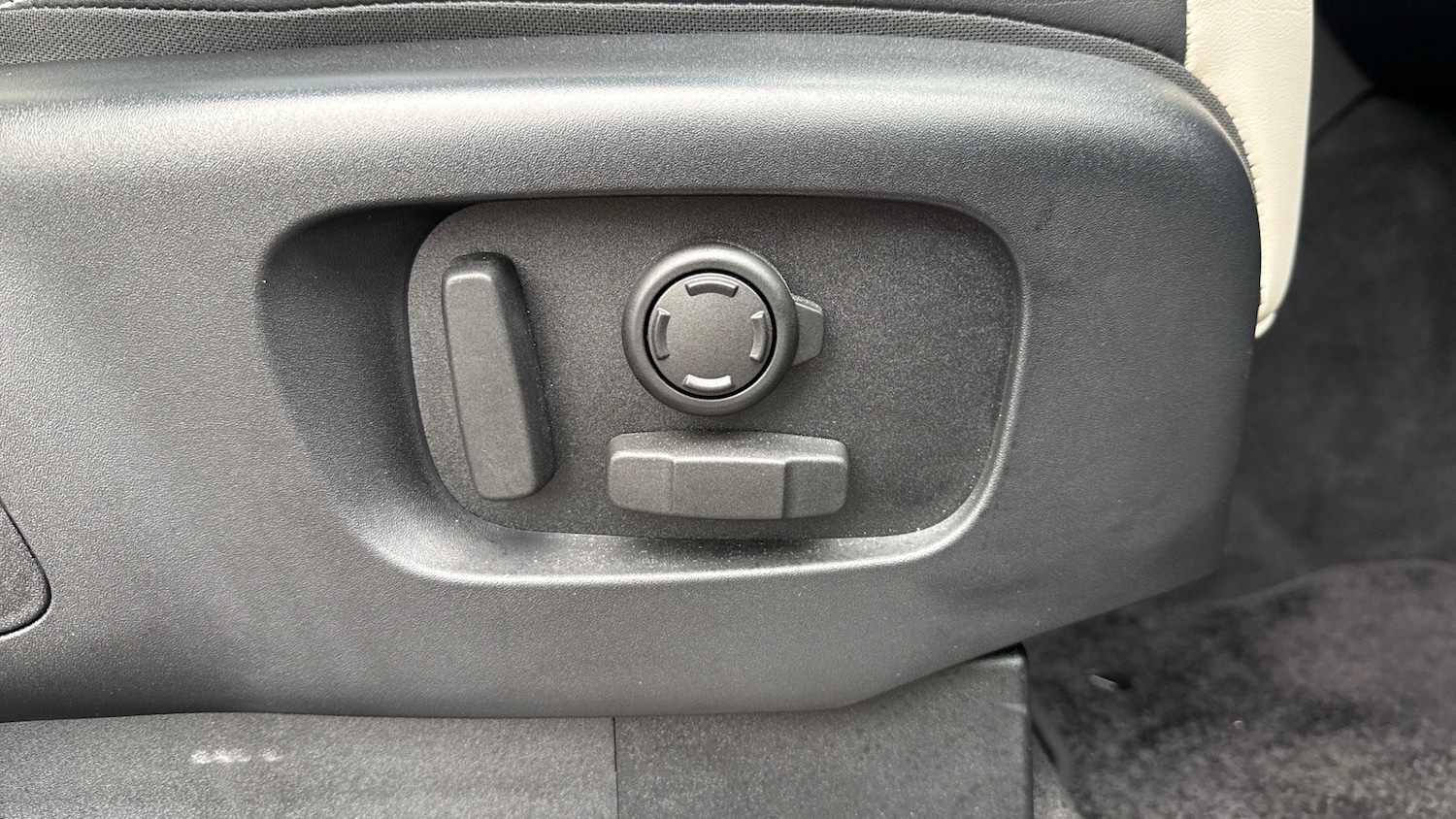 Used Land Rover Discovery 2025 for sale - 76777926: Photo 30