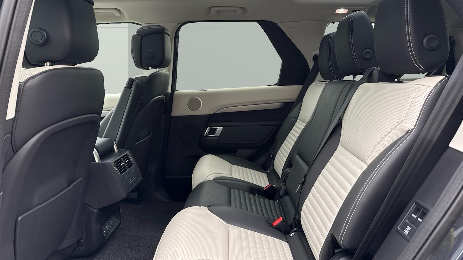 Used Land Rover Discovery 2025 for sale - 76777926: Photo 4