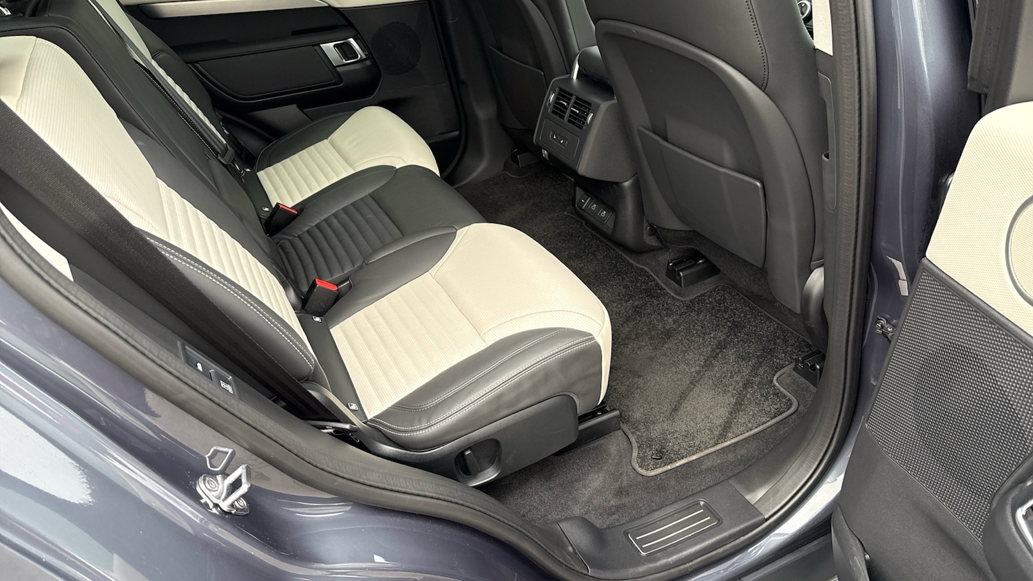 Used Land Rover Discovery 2025 for sale - 76777926: Photo 40