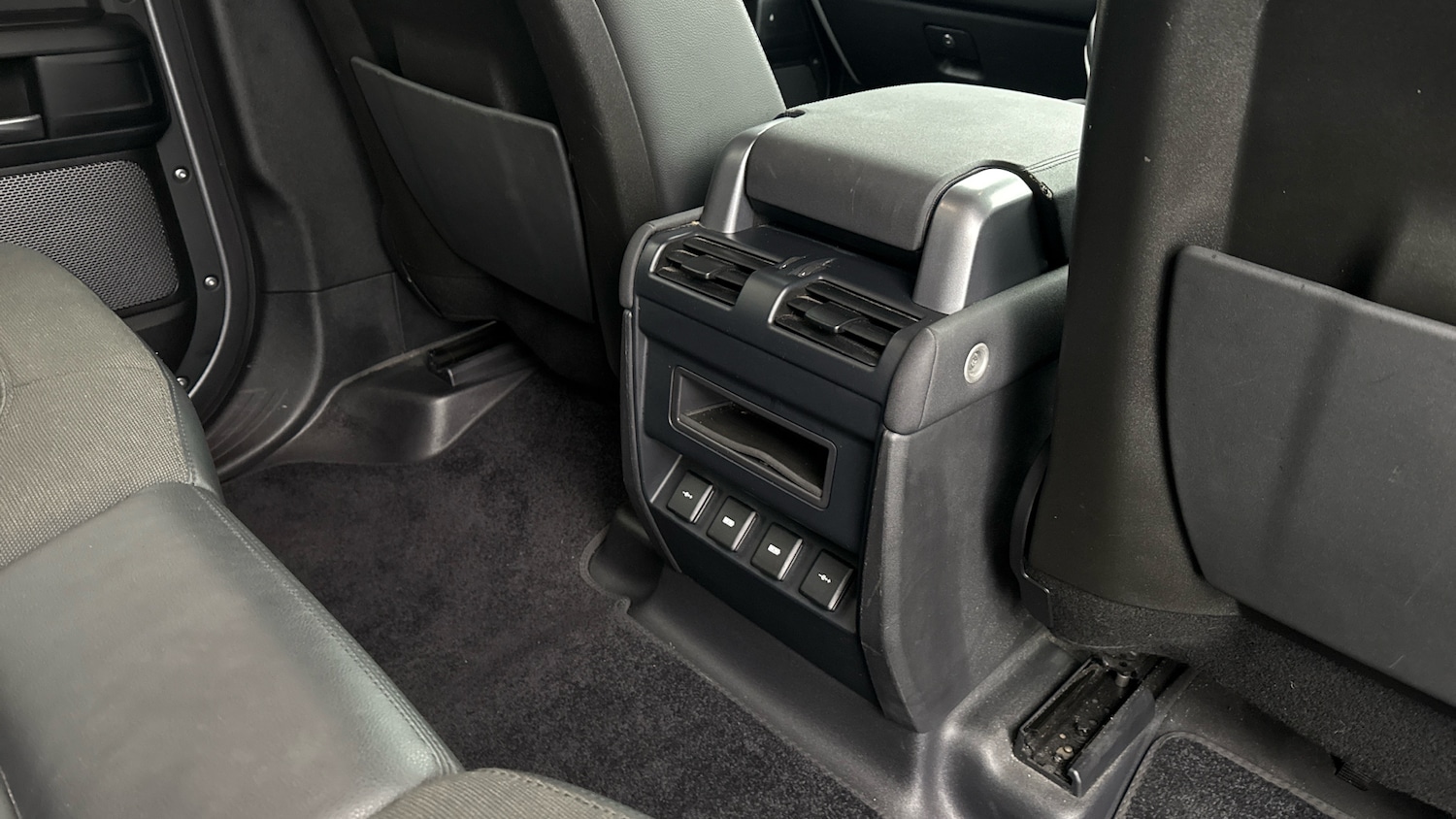 Used Land Rover Defender 2020 for sale - 76891601: Photo 18