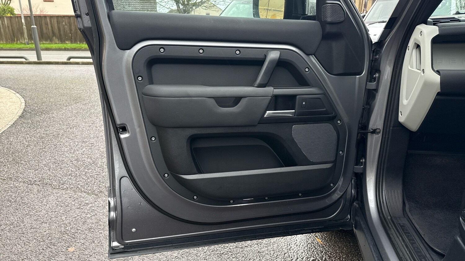 Used Land Rover Defender 2020 for sale - 76891601: Photo 44