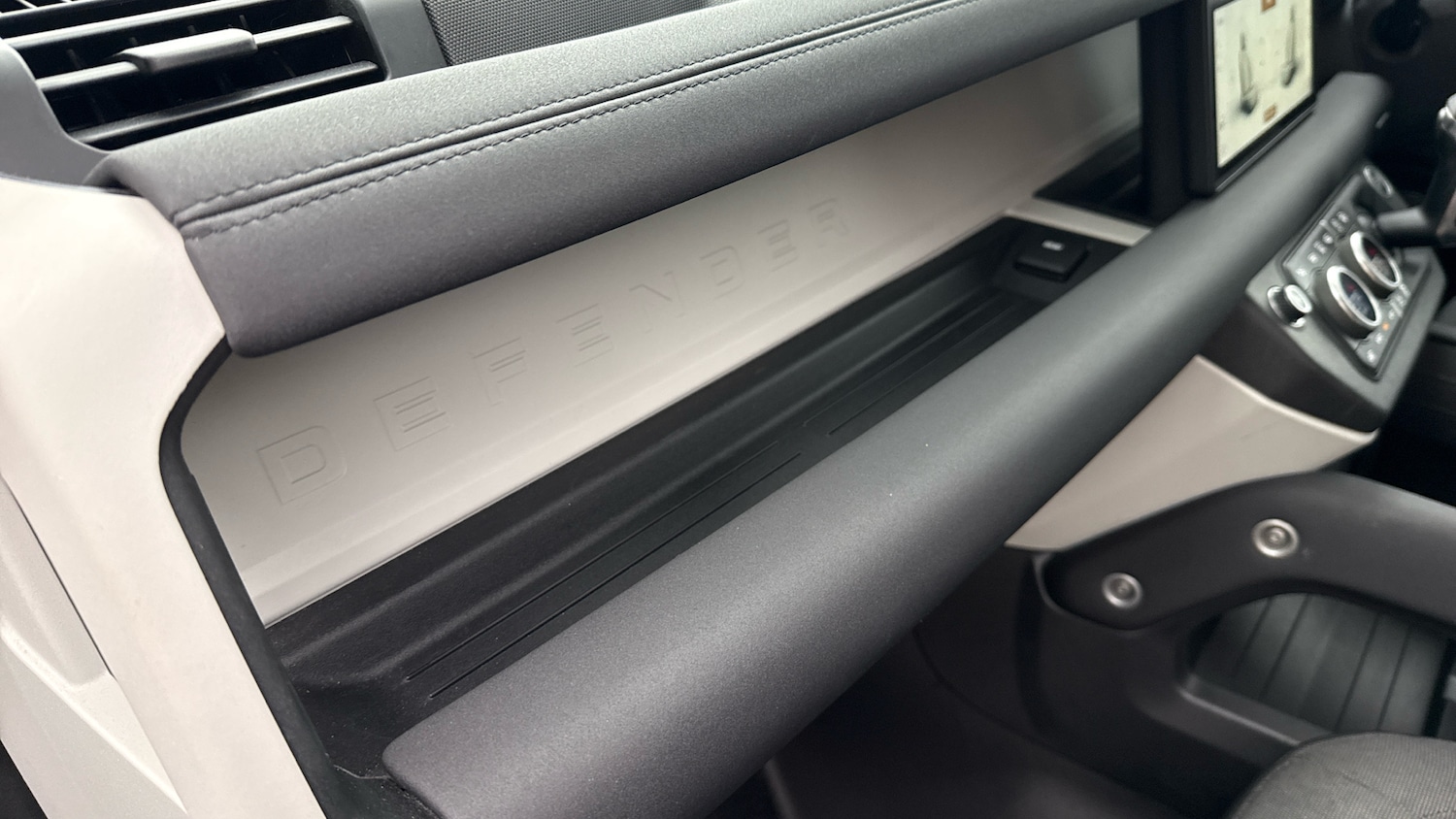 Used Land Rover Defender 2020 for sale - 76891601: Photo 45