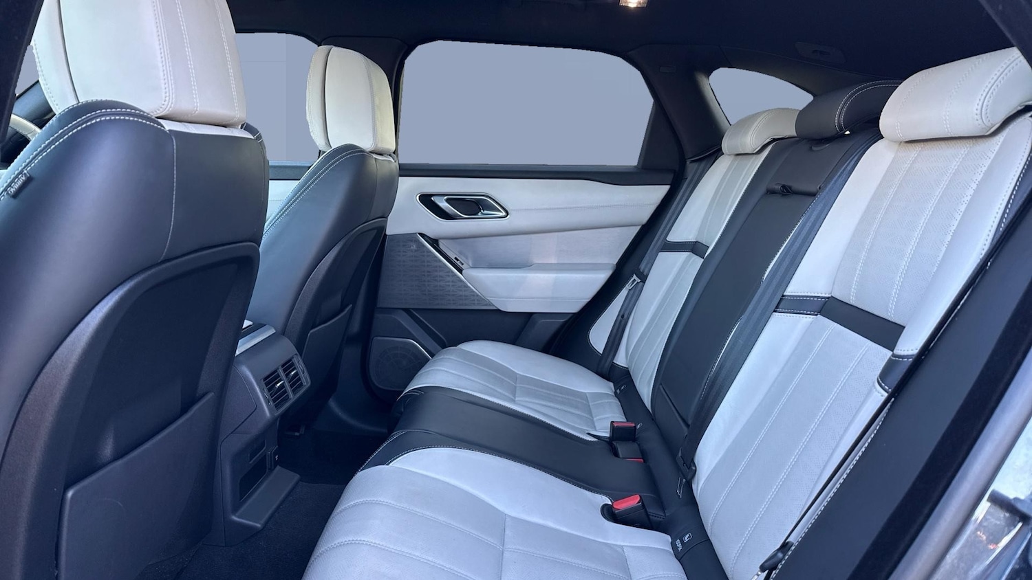 Used Land Rover Range Rover Velar 2020 for sale - 76884733: Photo 4