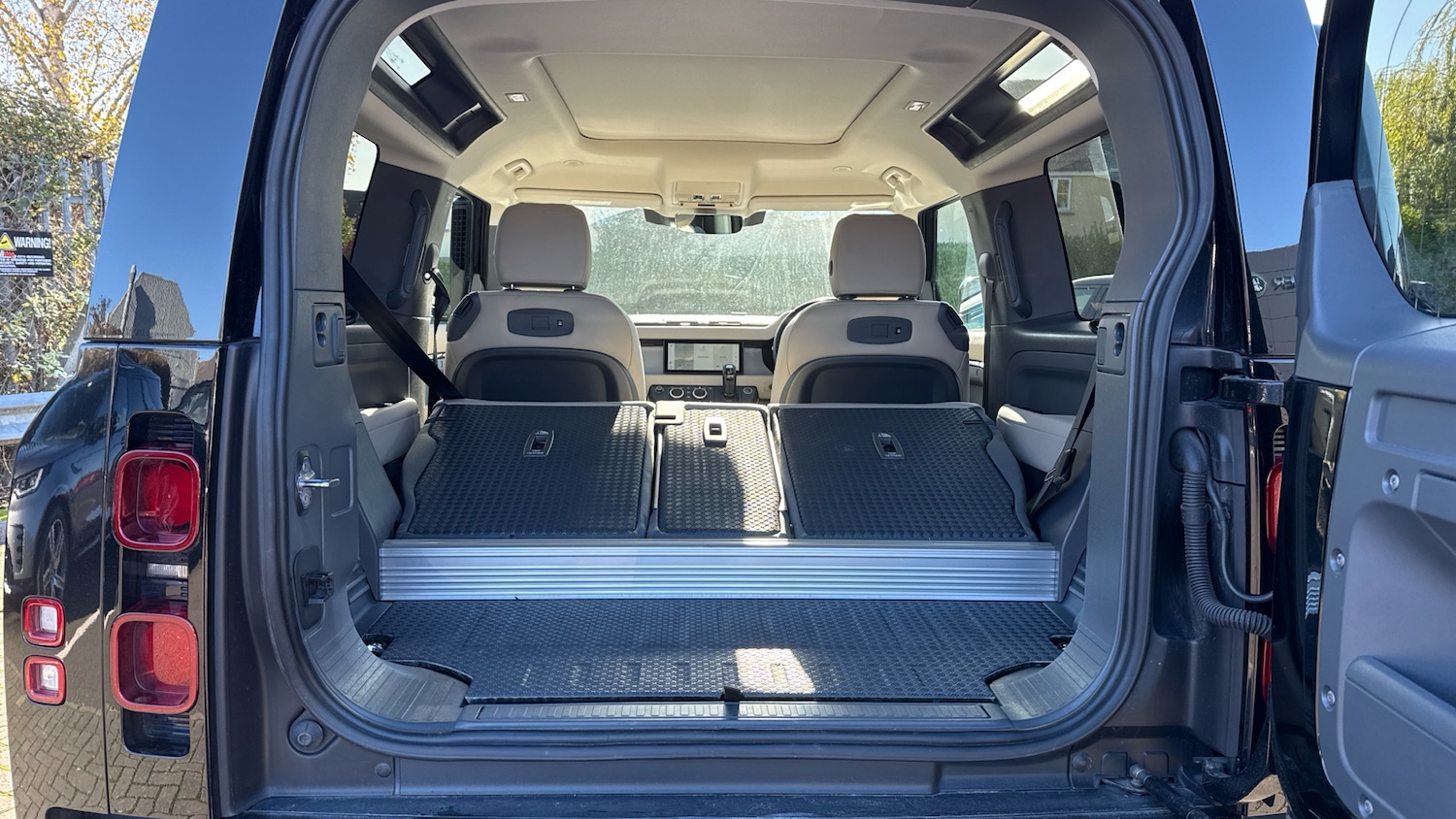 Used Land Rover Defender 2021 for sale - 76627756: Photo 10