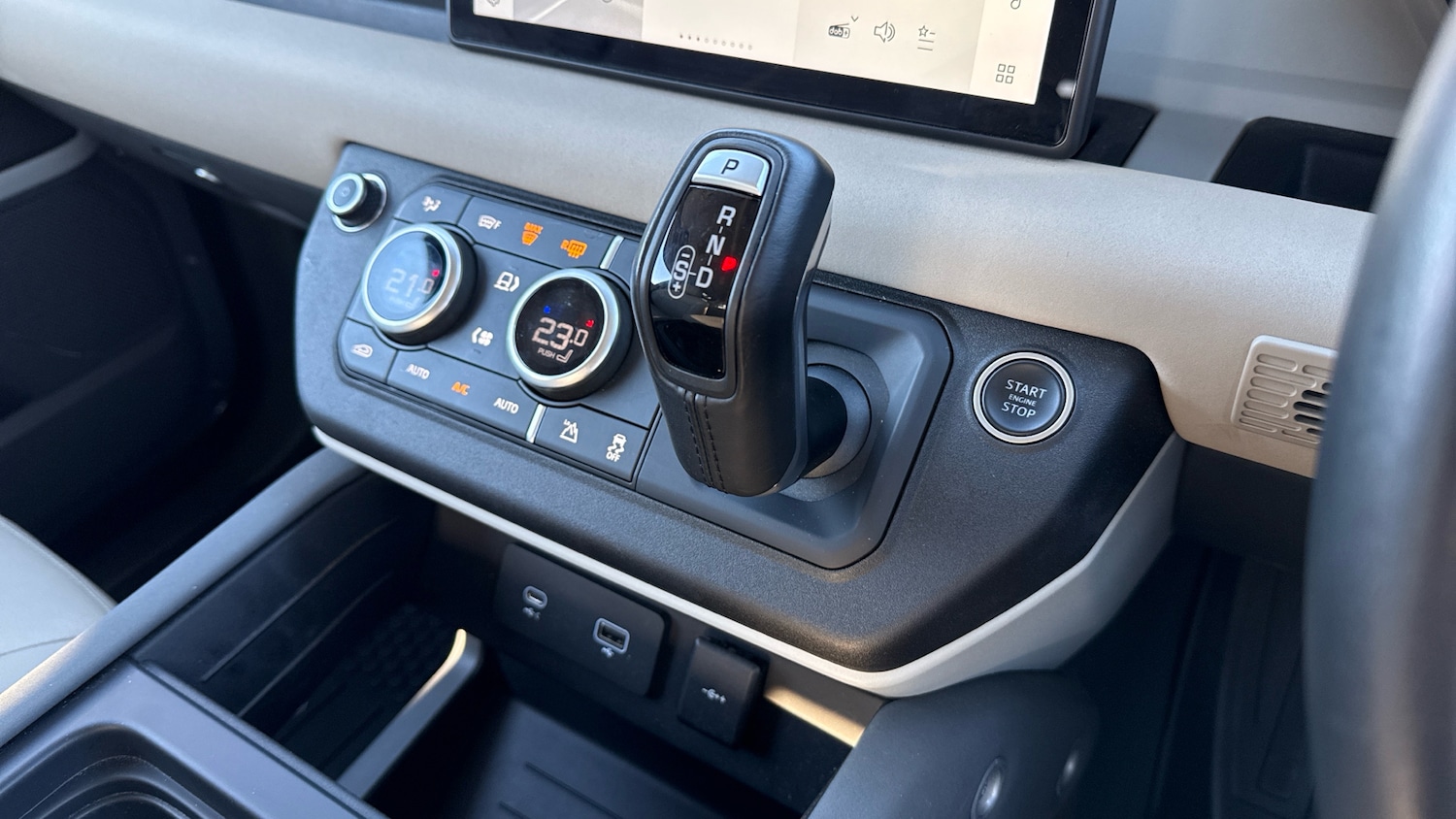 Used Land Rover Defender 2021 for sale - 76627756: Photo 13