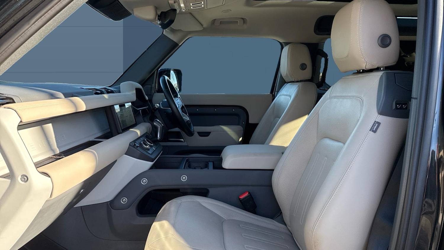 Used Land Rover Defender 2021 for sale - 76627756: Photo 3