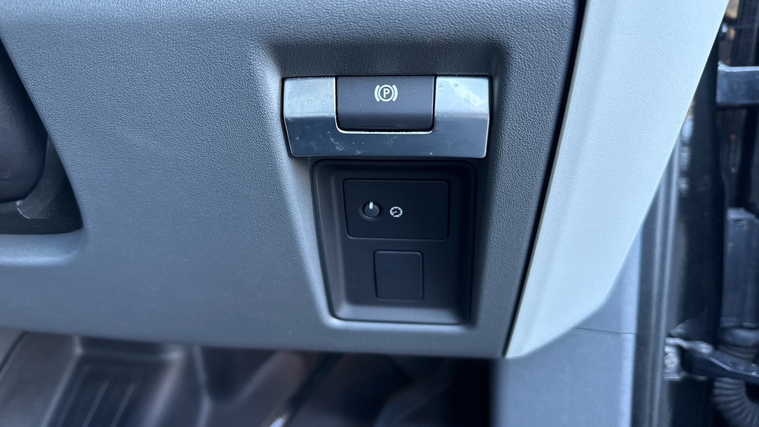 Used Land Rover Defender 2021 for sale - 76627756: Photo 32