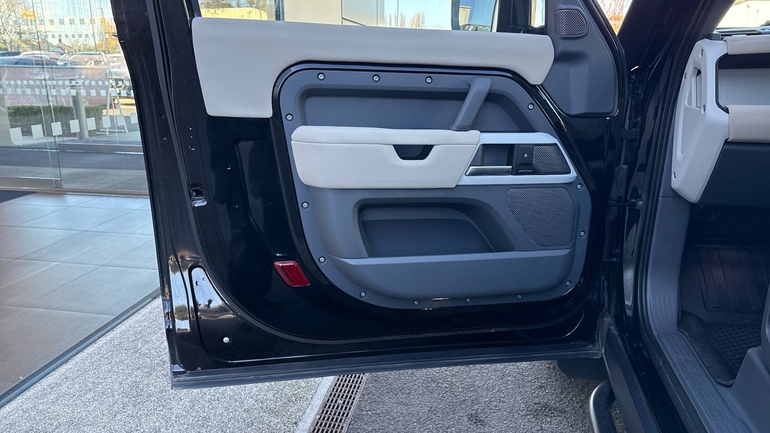 Used Land Rover Defender 2021 for sale - 76627756: Photo 41