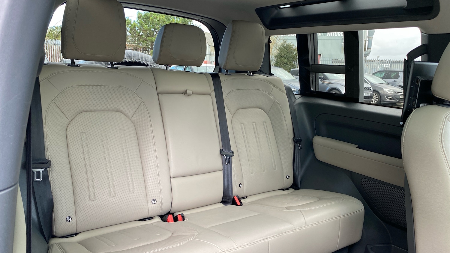 Used Land Rover Defender 2021 for sale - 76627756: Photo 45