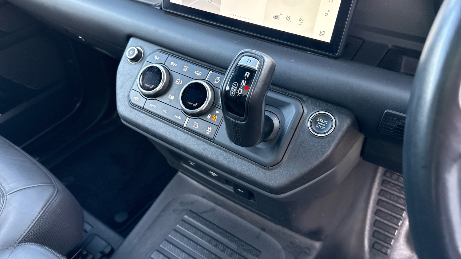 Used Land Rover Defender 2021 for sale - 76792867: Photo 13