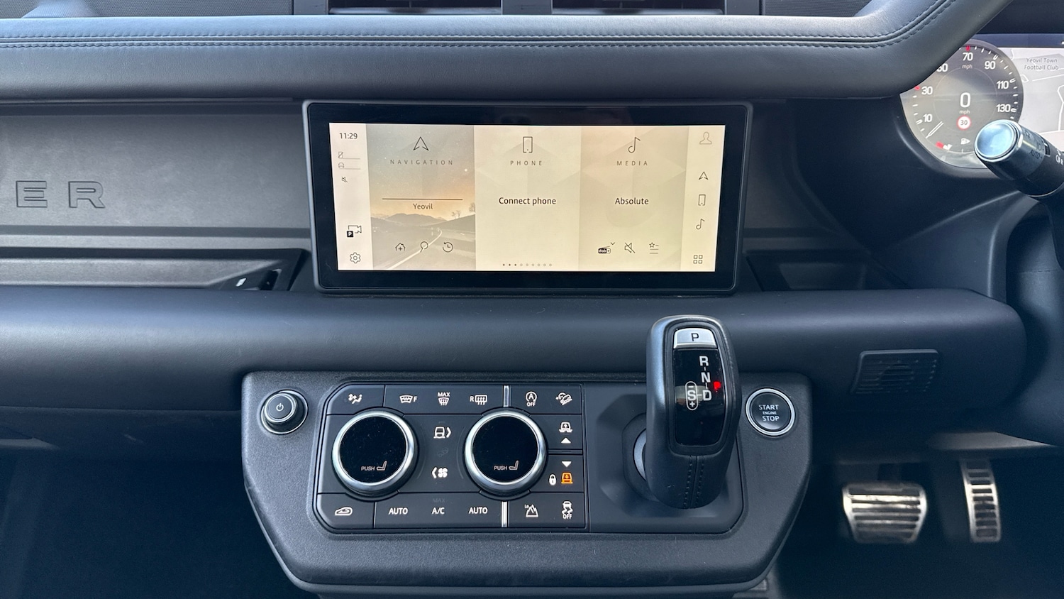 Used Land Rover Defender 2021 for sale - 76792867: Photo 14