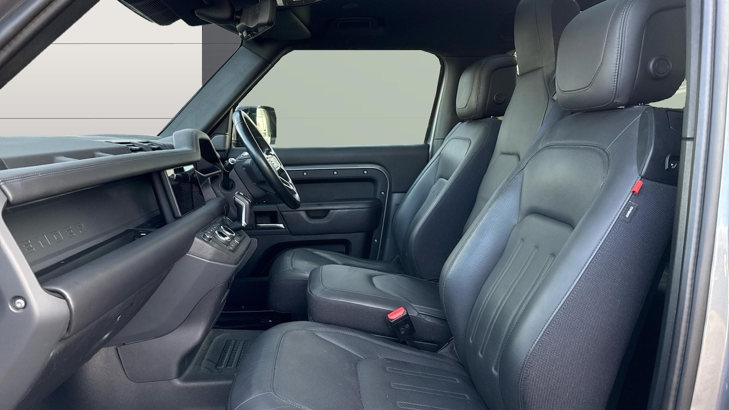 Used Land Rover Defender 2021 for sale - 76792867: Photo 3