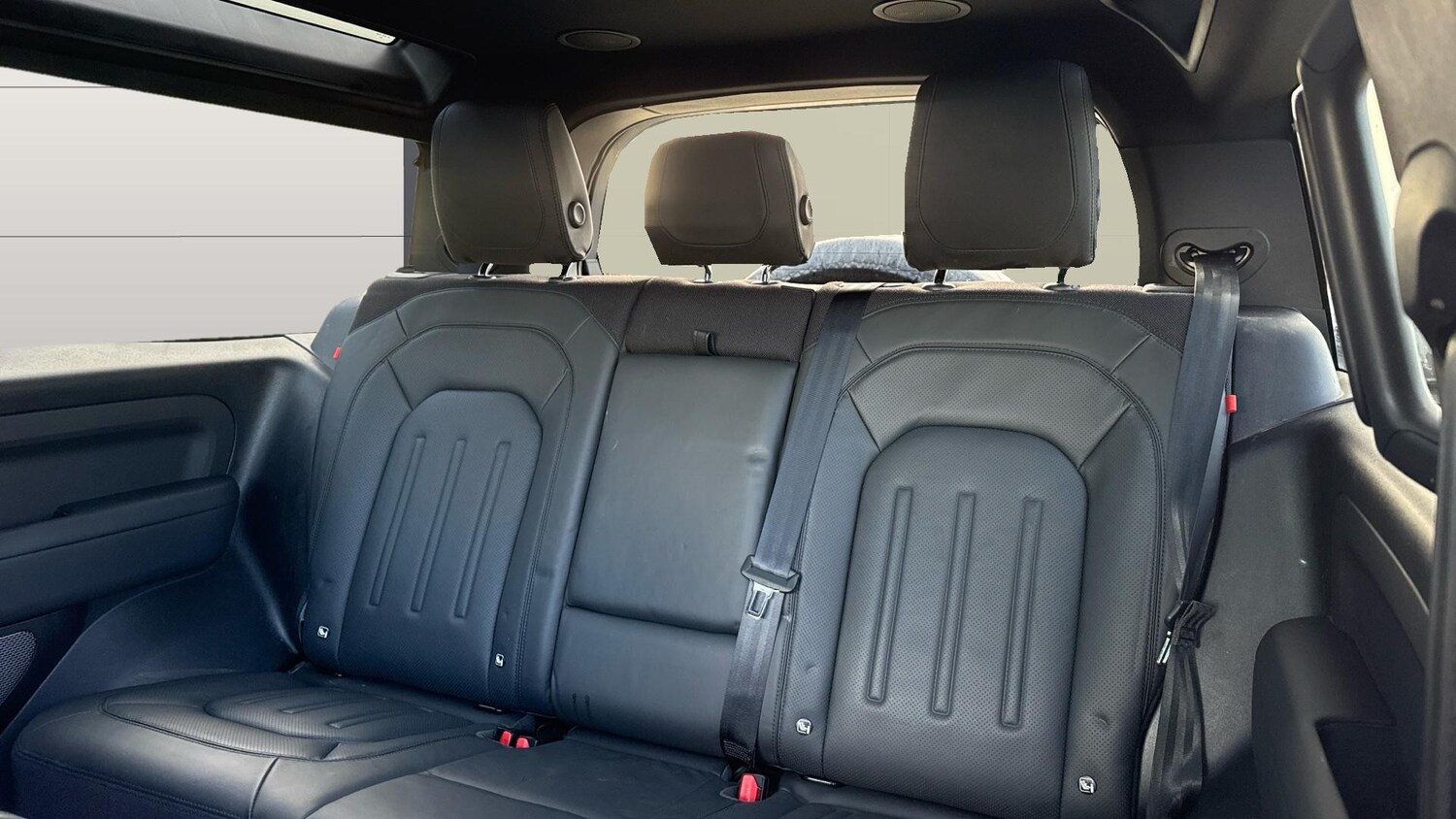 Used Land Rover Defender 2021 for sale - 76792867: Photo 4