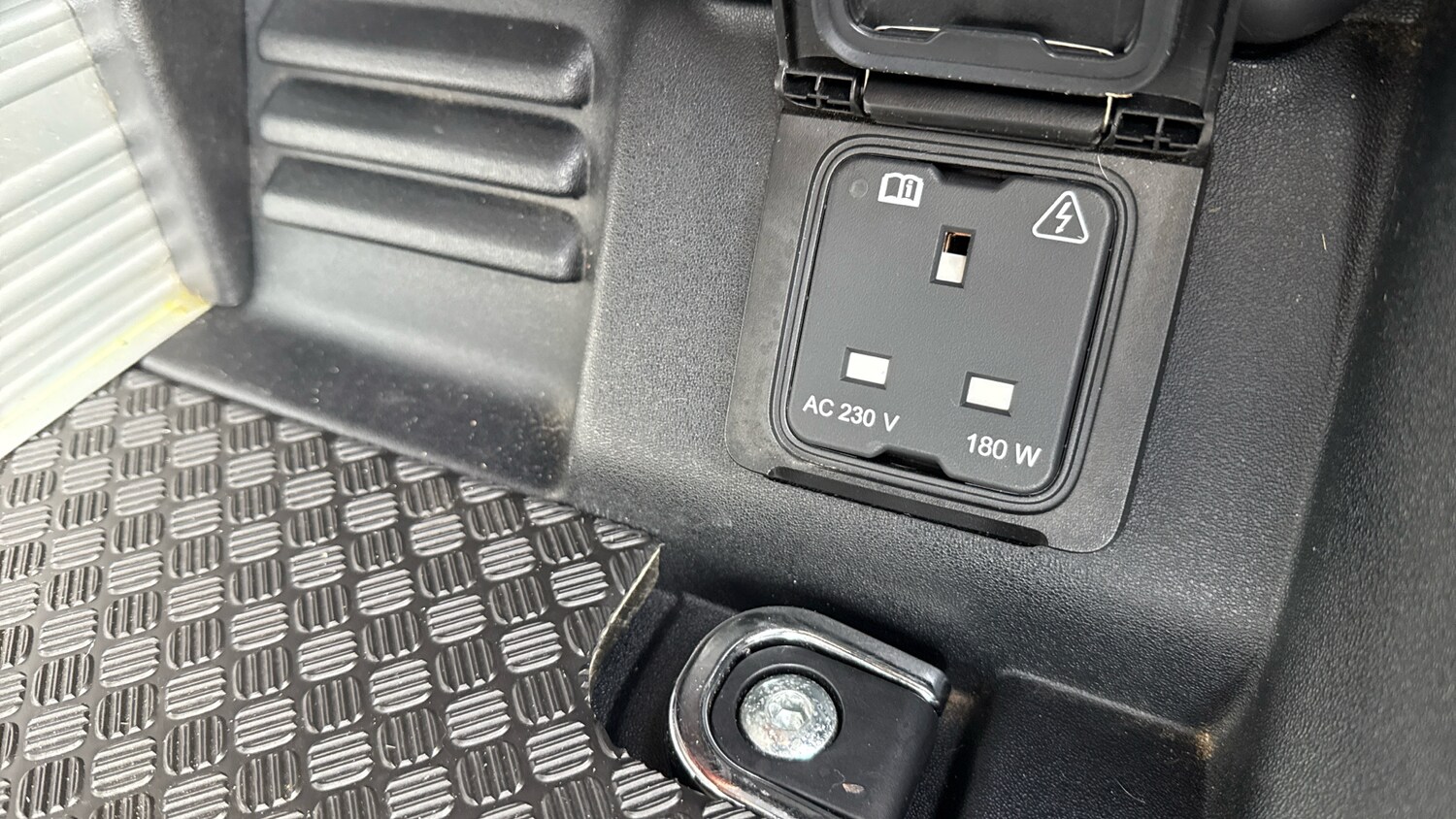 Used Land Rover Defender 2021 for sale - 76792867: Photo 42