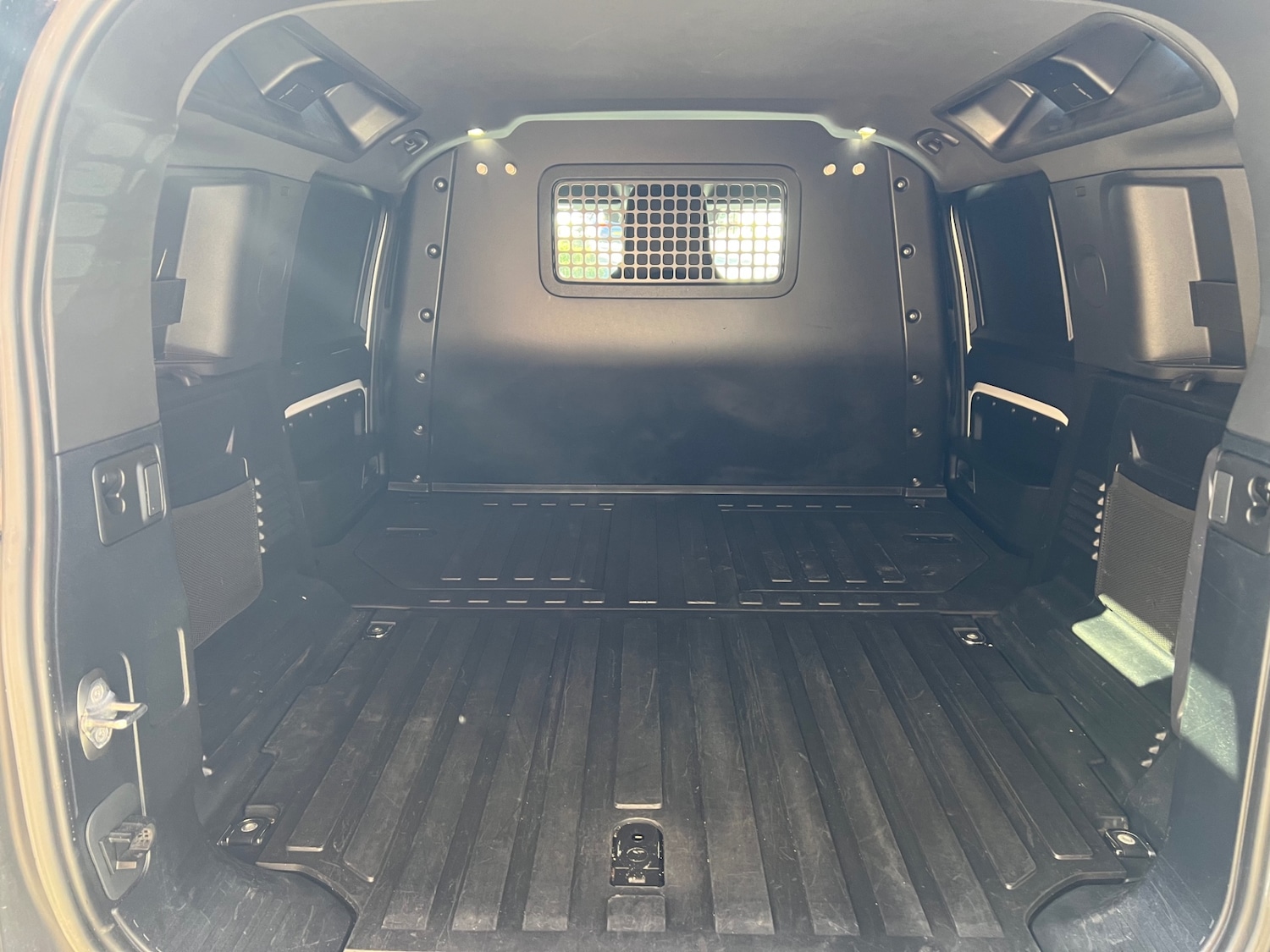 Used Land Rover Defender 2021 for sale - 77930949: Photo 20