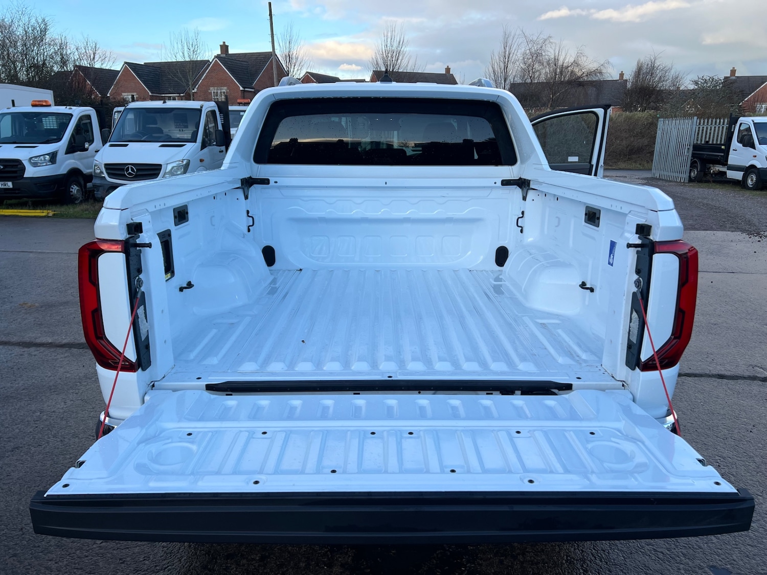 Used Volkswagen Amarok 2024 for sale - 77235391: Photo 15