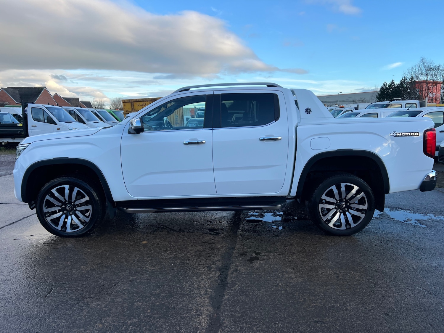 Used Volkswagen Amarok 2024 for sale - 77235391: Photo 3