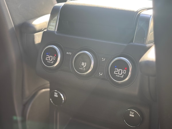 Used Land Rover Discovery 2017 for sale - 76187367: Photo 14