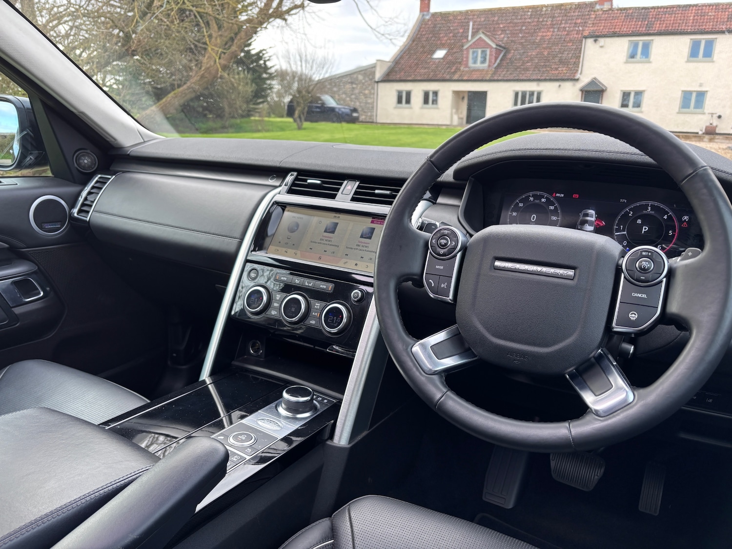 Used Land Rover Discovery 2018 for sale - 77897924: Photo 10