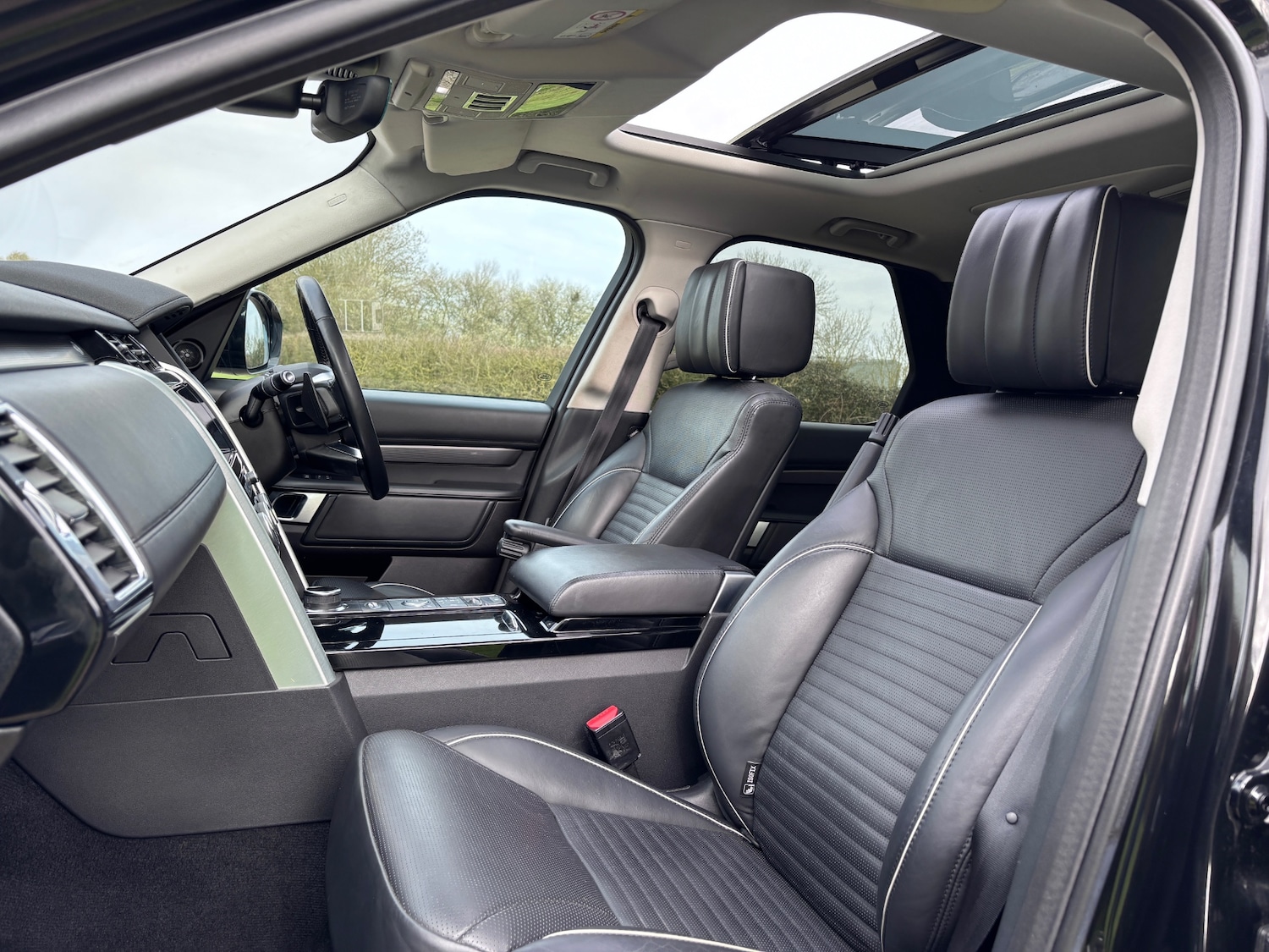 Used Land Rover Discovery 2018 for sale - 77897924: Photo 15