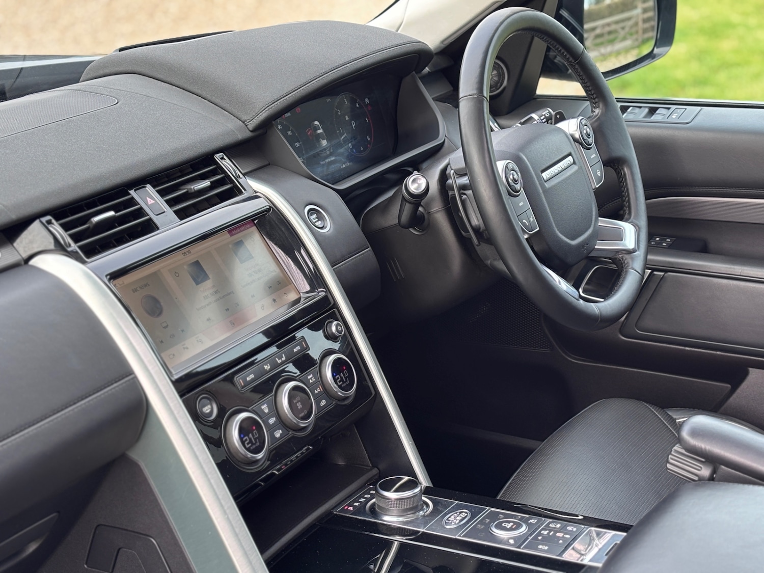 Used Land Rover Discovery 2018 for sale - 77897924: Photo 16