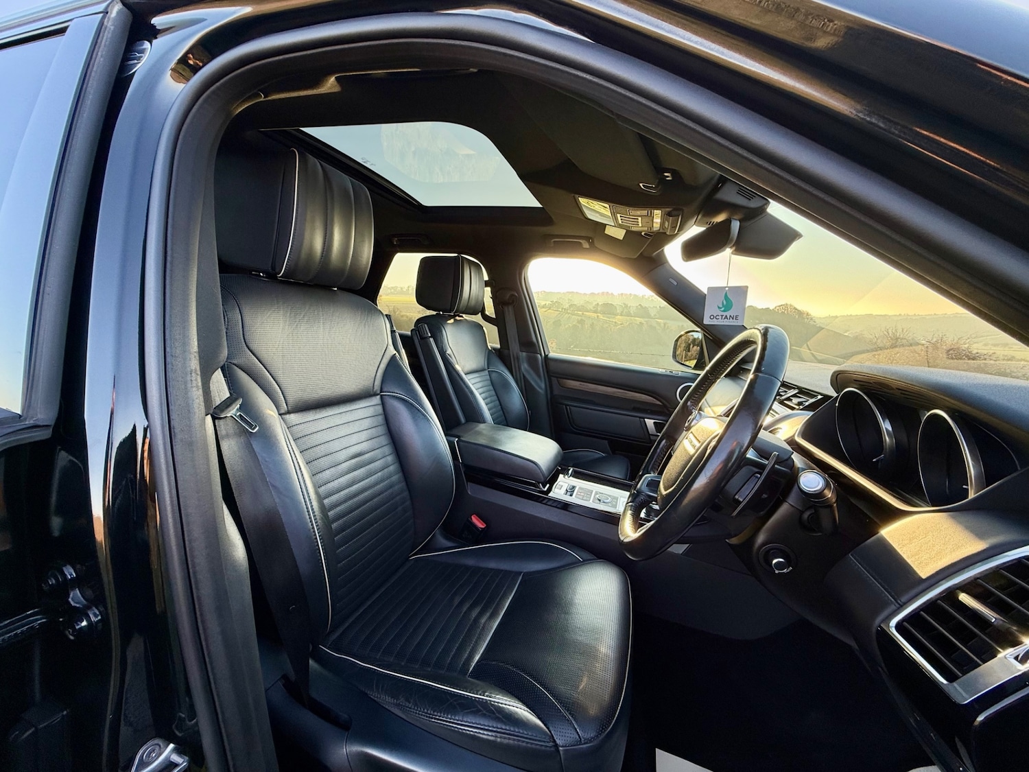 Used Land Rover Discovery 2017 for sale - 76687105: Photo 11