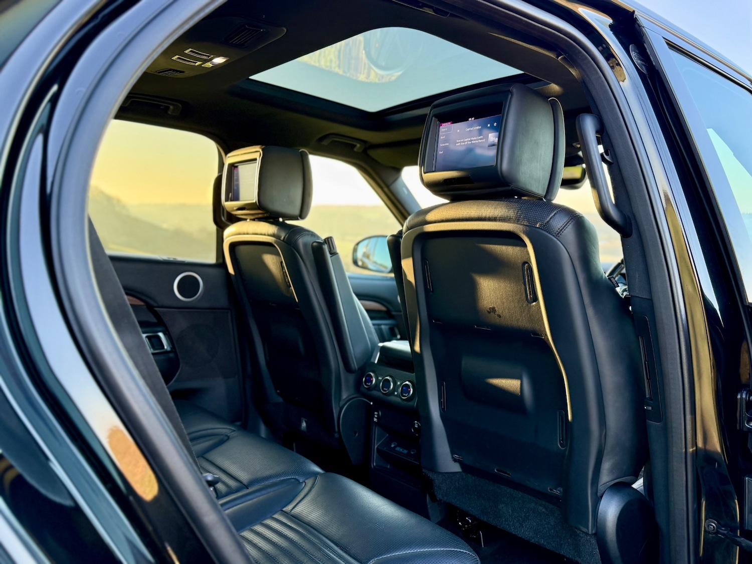 Used Land Rover Discovery 2017 for sale - 76687105: Photo 12