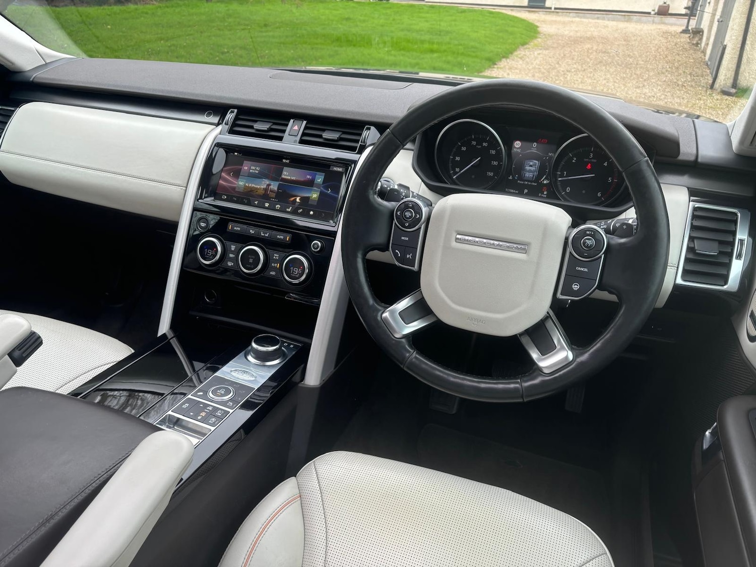 Used Land Rover Discovery 2017 for sale - 77707357: Photo 24