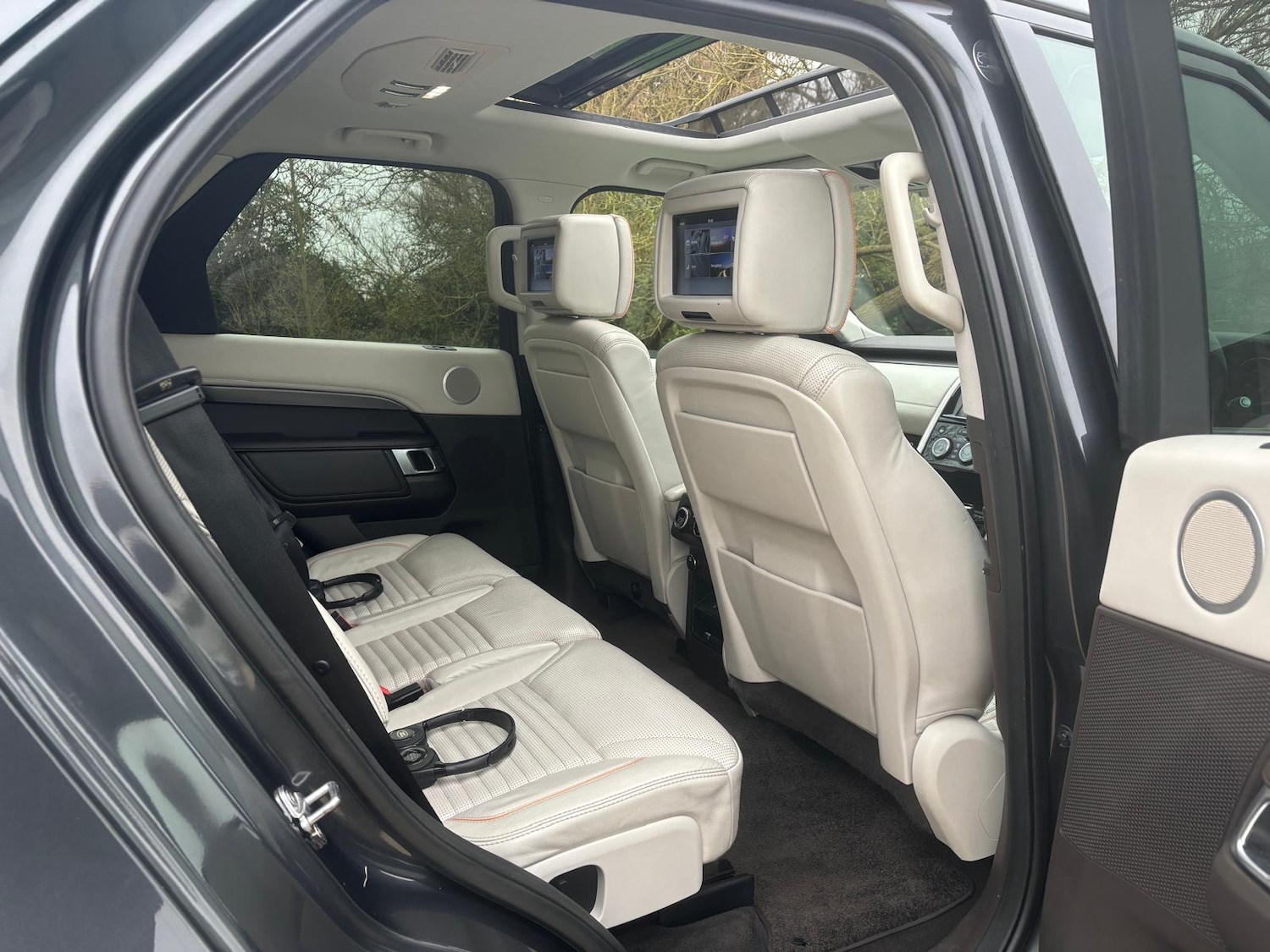 Used Land Rover Discovery 2017 for sale - 77707357: Photo 9