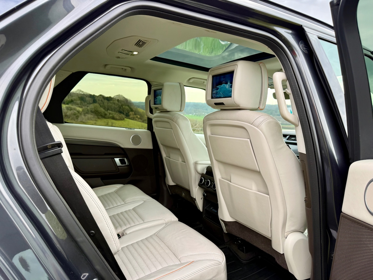 Used Land Rover Discovery 2017 for sale - 77736076: Photo 15