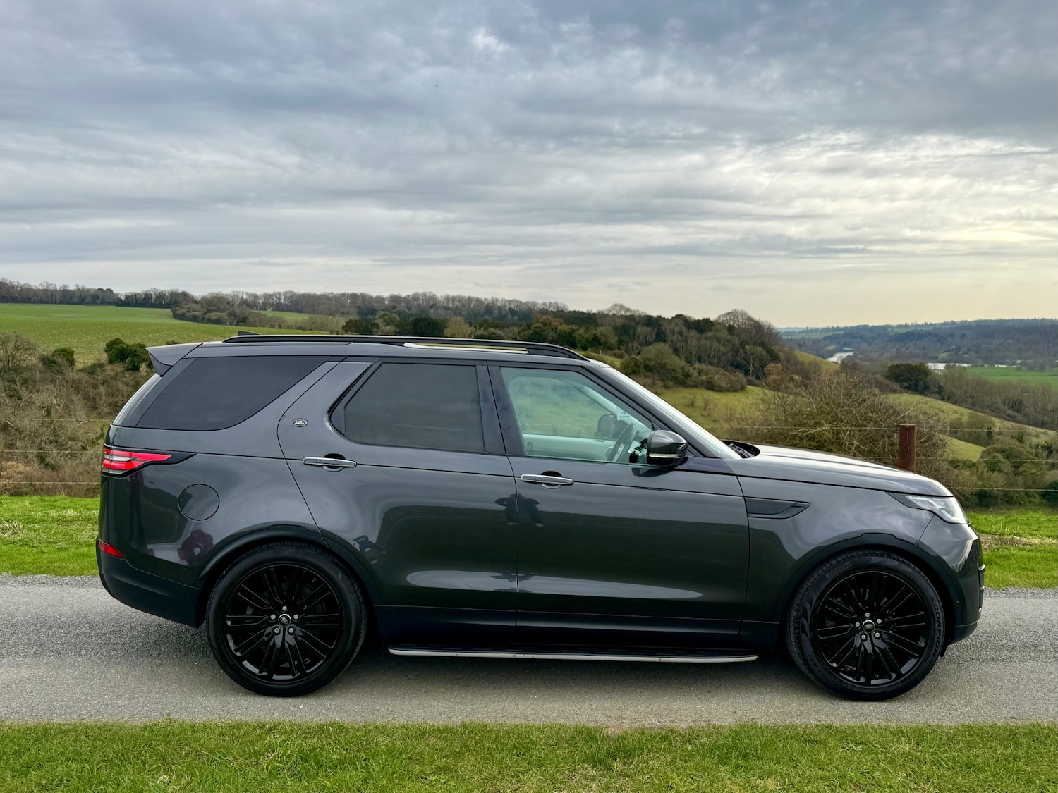 Used Land Rover Discovery 2017 for sale - 77736076: Photo 4
