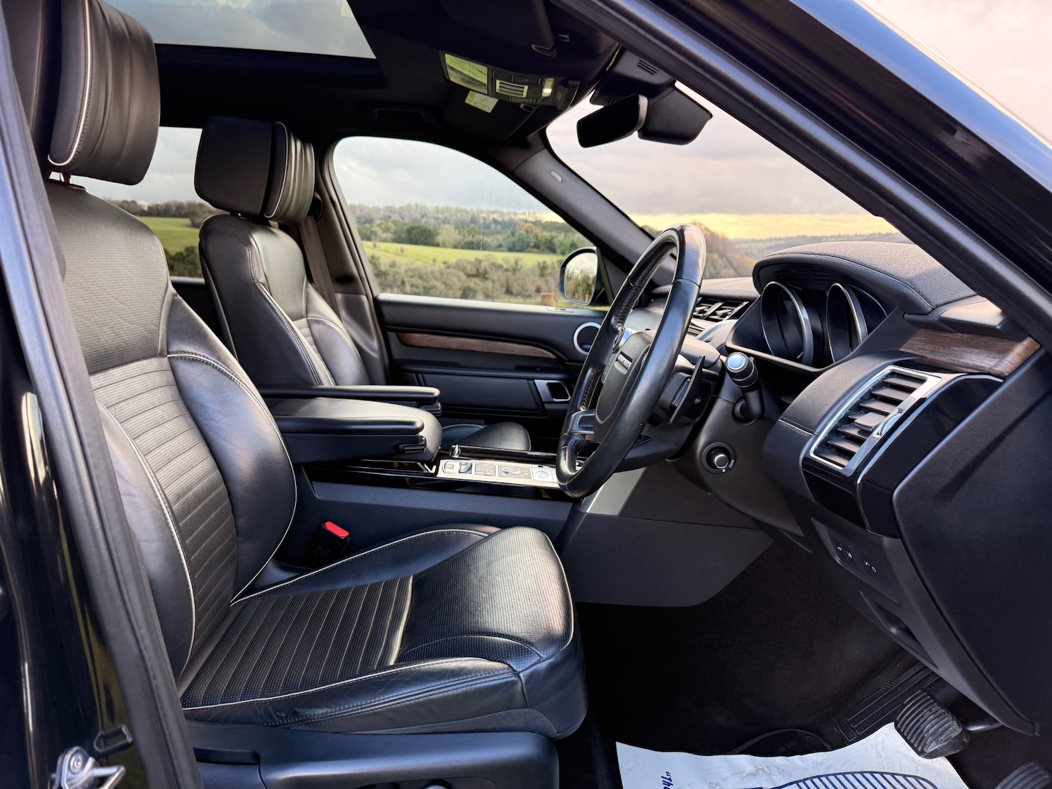 Used Land Rover Discovery 2017 for sale - 77228074: Photo 15