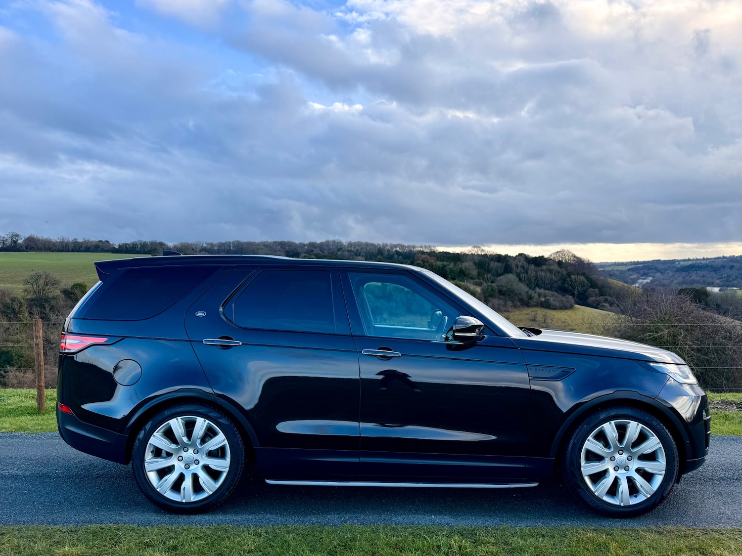 Used Land Rover Discovery 2017 for sale - 77228074: Photo 2