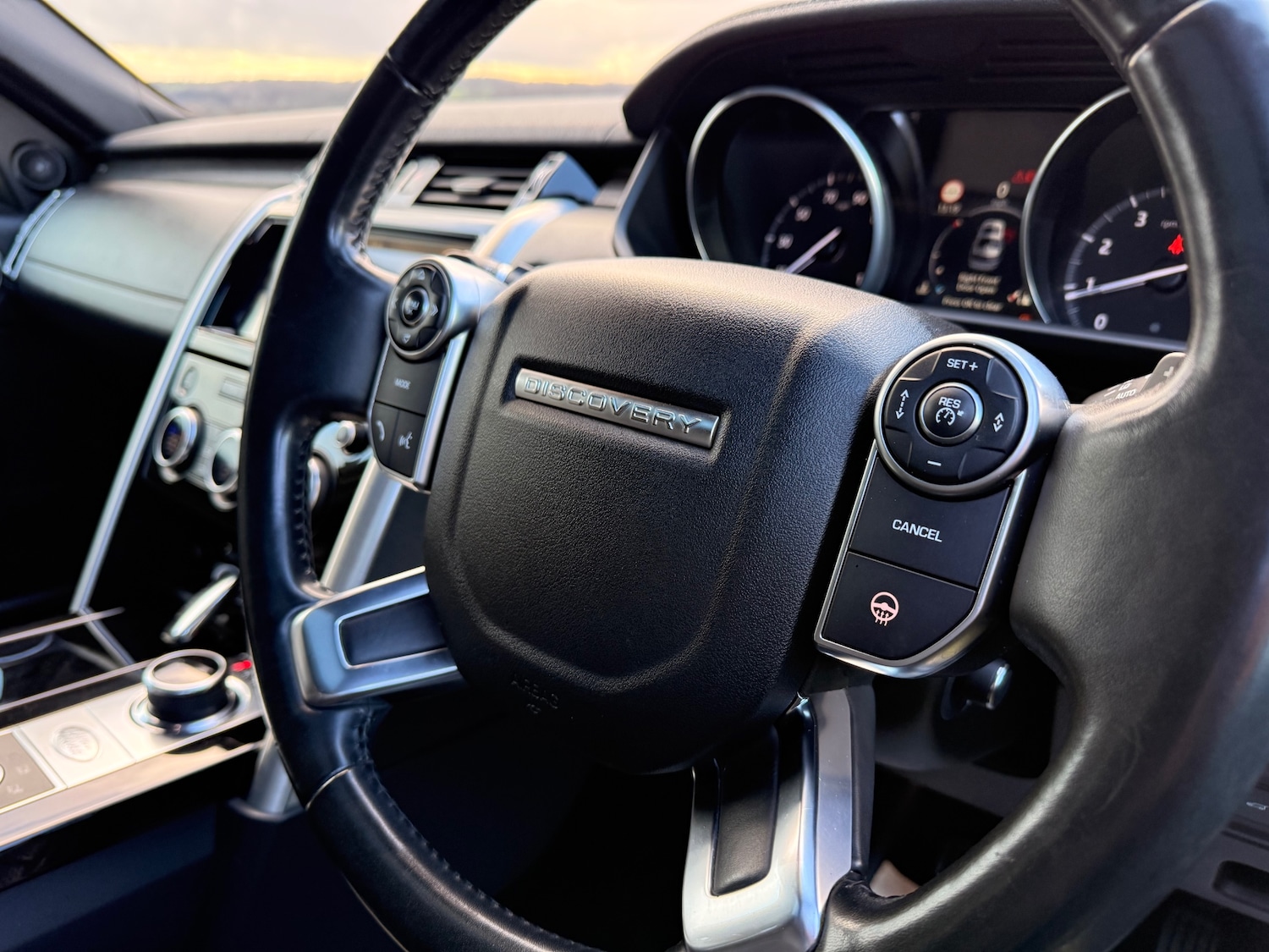 Used Land Rover Discovery 2017 for sale - 77228074: Photo 25