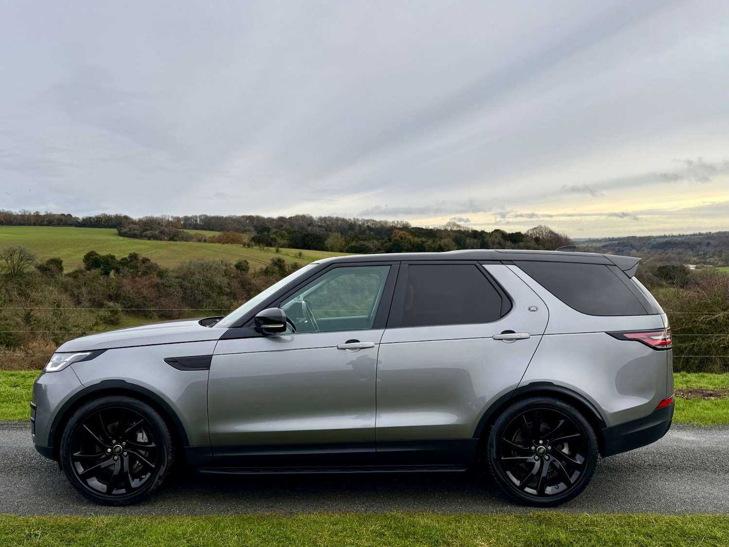 Used Land Rover Discovery 2020 for sale - 76863660: Photo 3