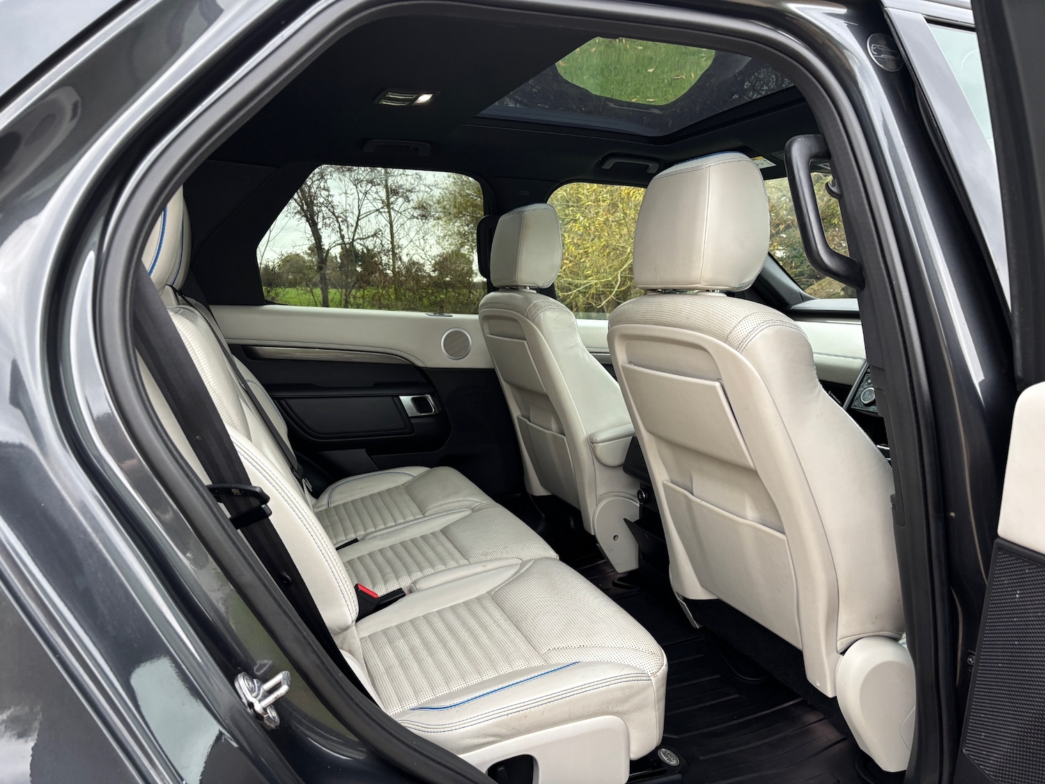 Used Land Rover Discovery 2017 for sale - 76418526: Photo 11