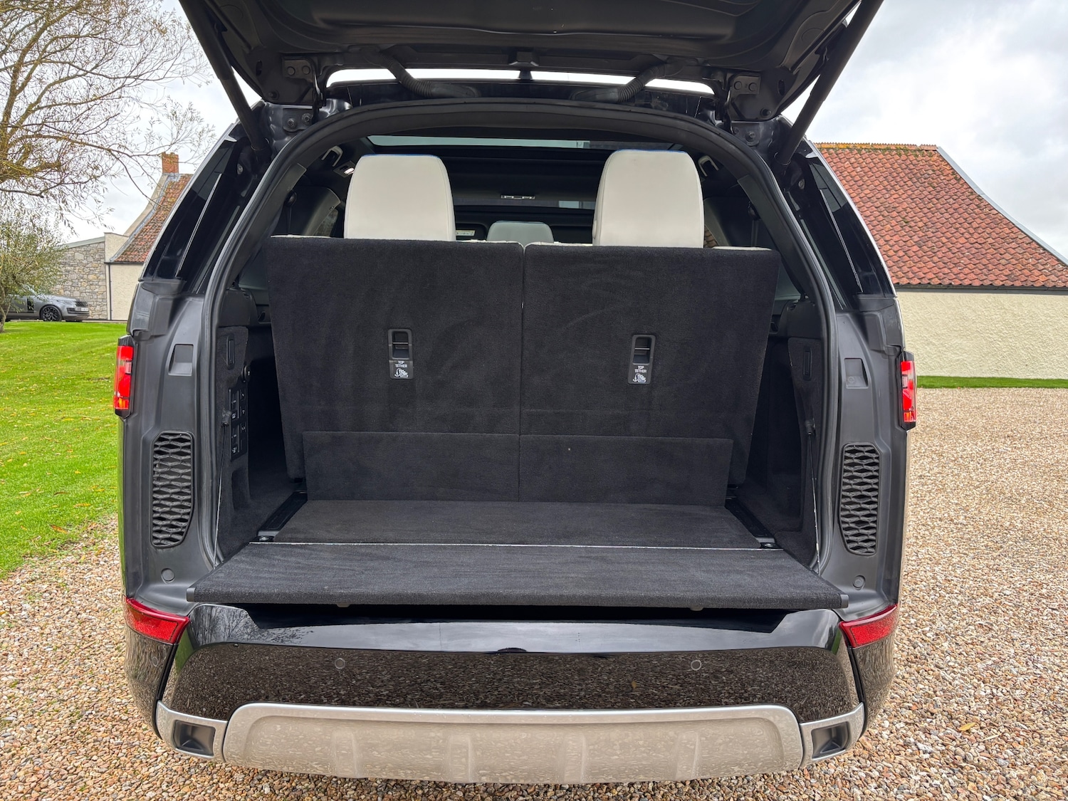 Used Land Rover Discovery 2017 for sale - 76418526: Photo 15