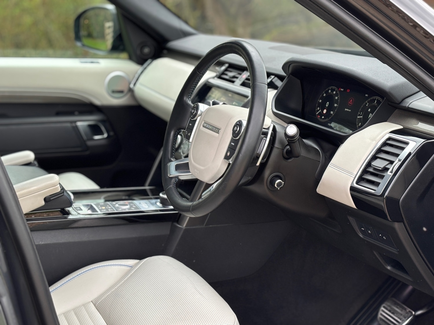 Used Land Rover Discovery 2017 for sale - 76418526: Photo 9