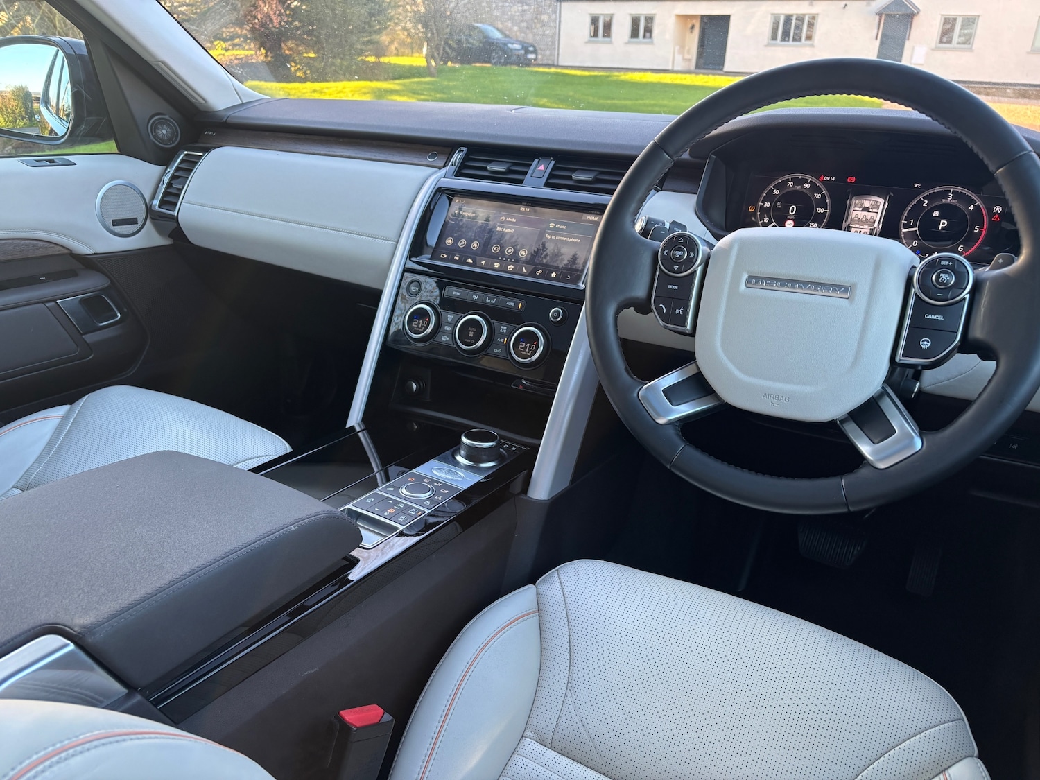 Used Land Rover Discovery 2018 for sale - 76707408: Photo 14