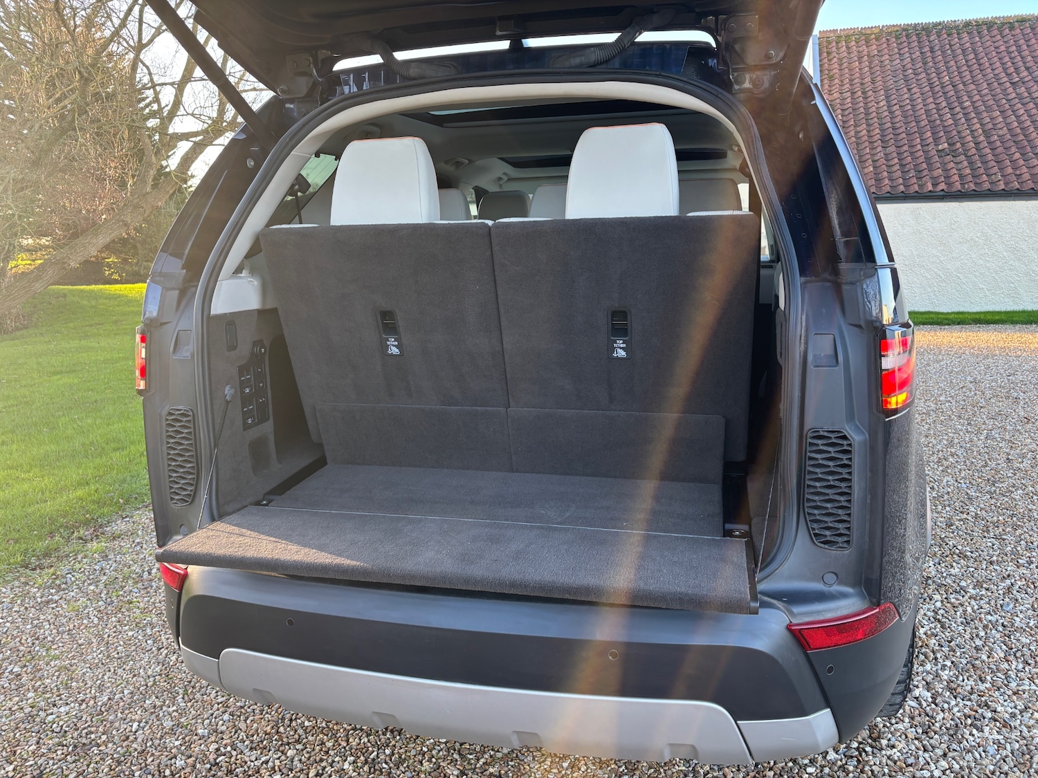 Used Land Rover Discovery 2018 for sale - 76707408: Photo 15