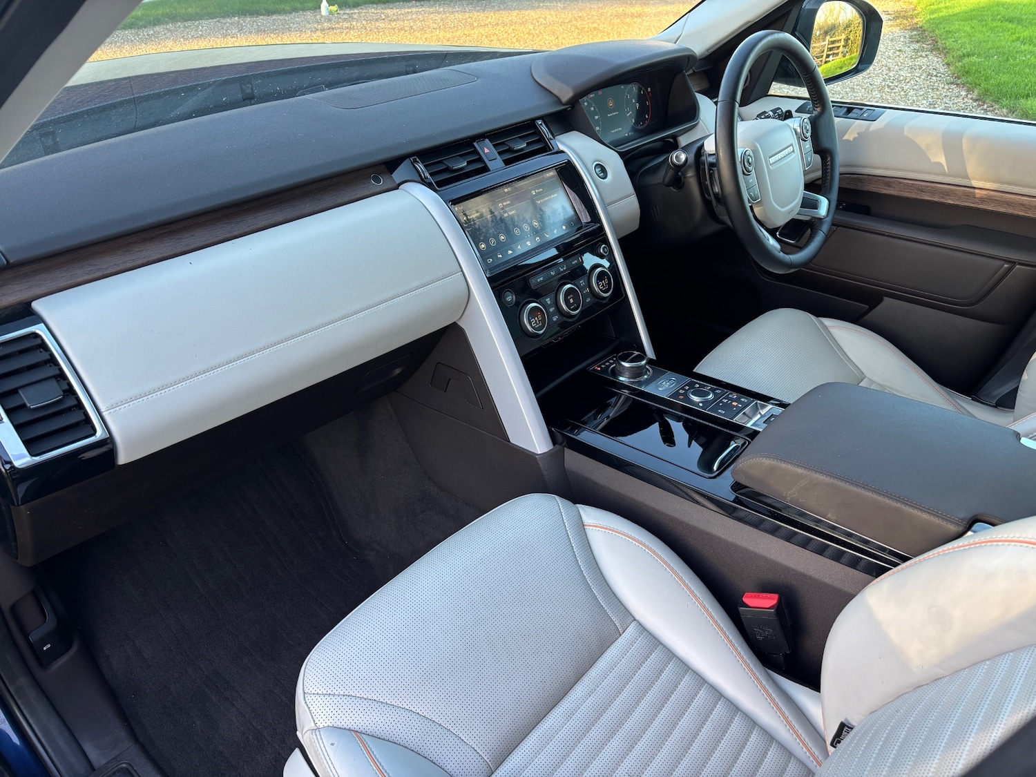 Used Land Rover Discovery 2018 for sale - 76707408: Photo 16