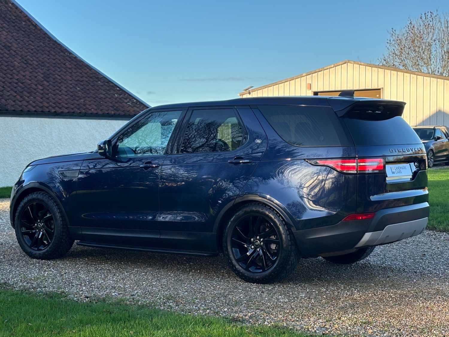 Used Land Rover Discovery 2018 for sale - 76707408: Photo 3