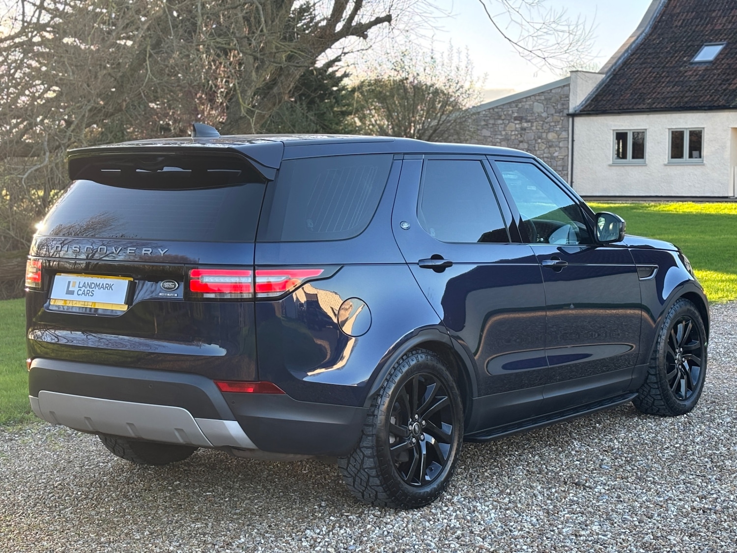 Used Land Rover Discovery 2018 for sale - 76707408: Photo 4