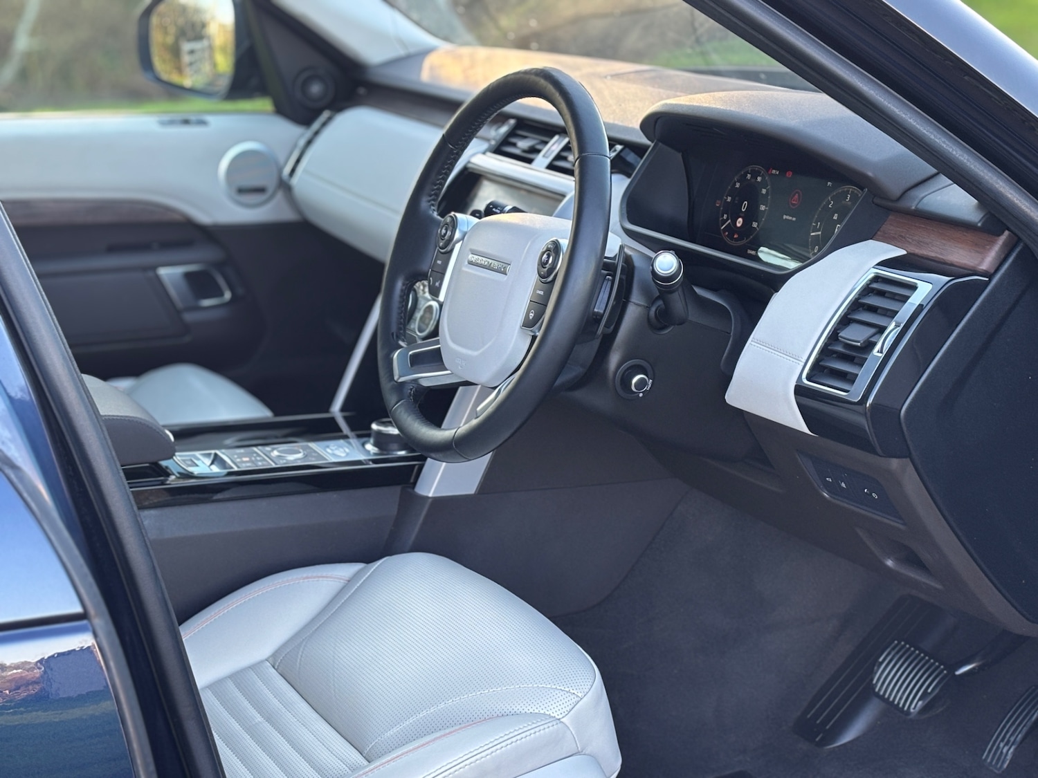 Used Land Rover Discovery 2018 for sale - 76707408: Photo 8